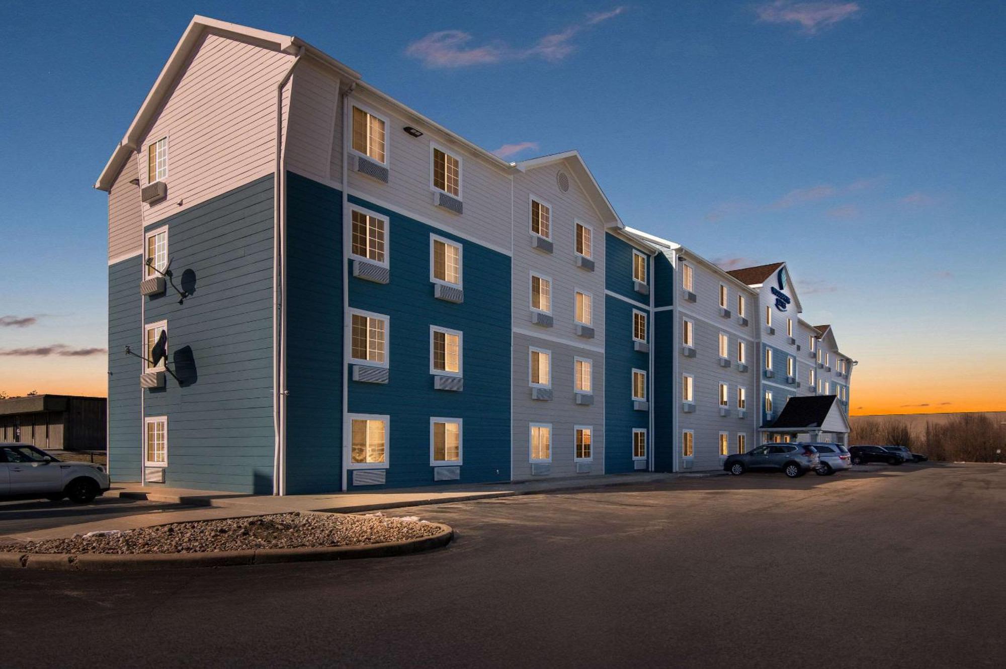 Hotel Woodspring Near Champaign