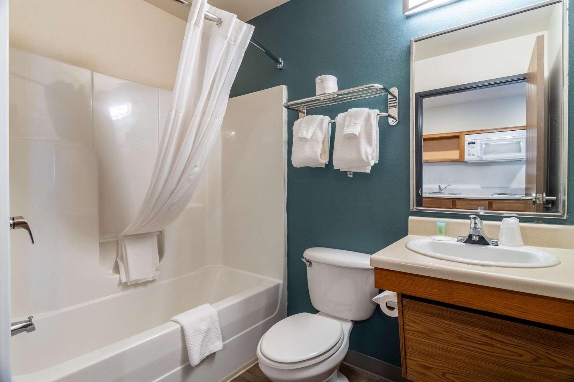 Hotel Woodspring Near Champaign