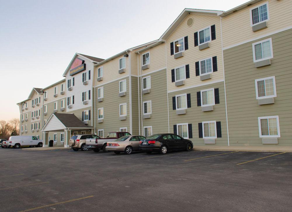 Woodspring Near 2* Champaign
